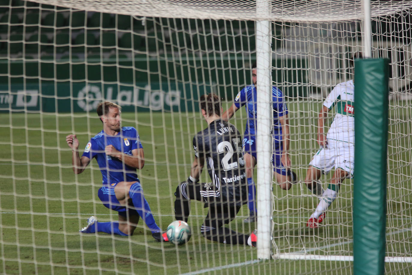 Los jugadores azules han disputado el último encuentro de la temporada en el estadio Martínez Valero. 