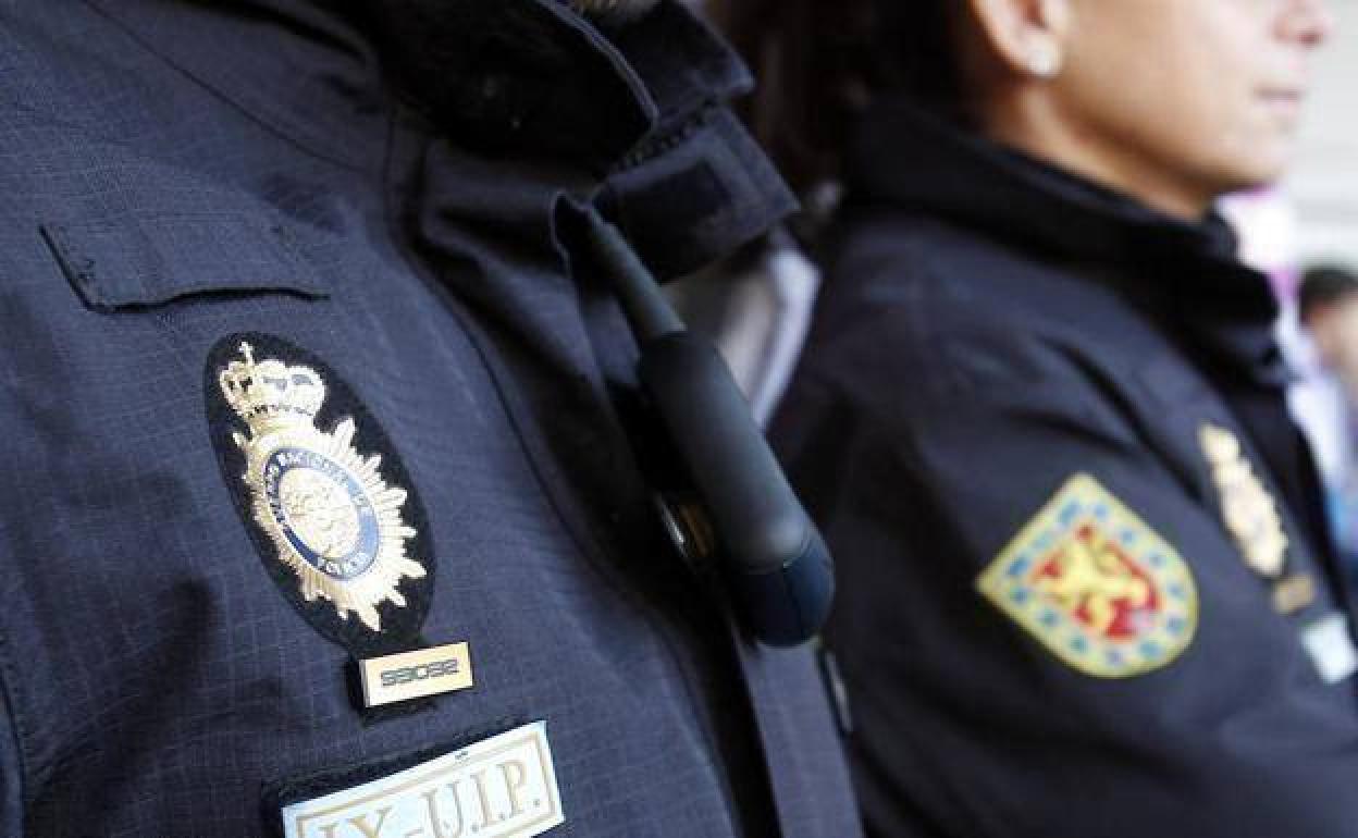 Detenido un hombre en Gijón que fue sorprendido dentro del coche que intentaba robar
