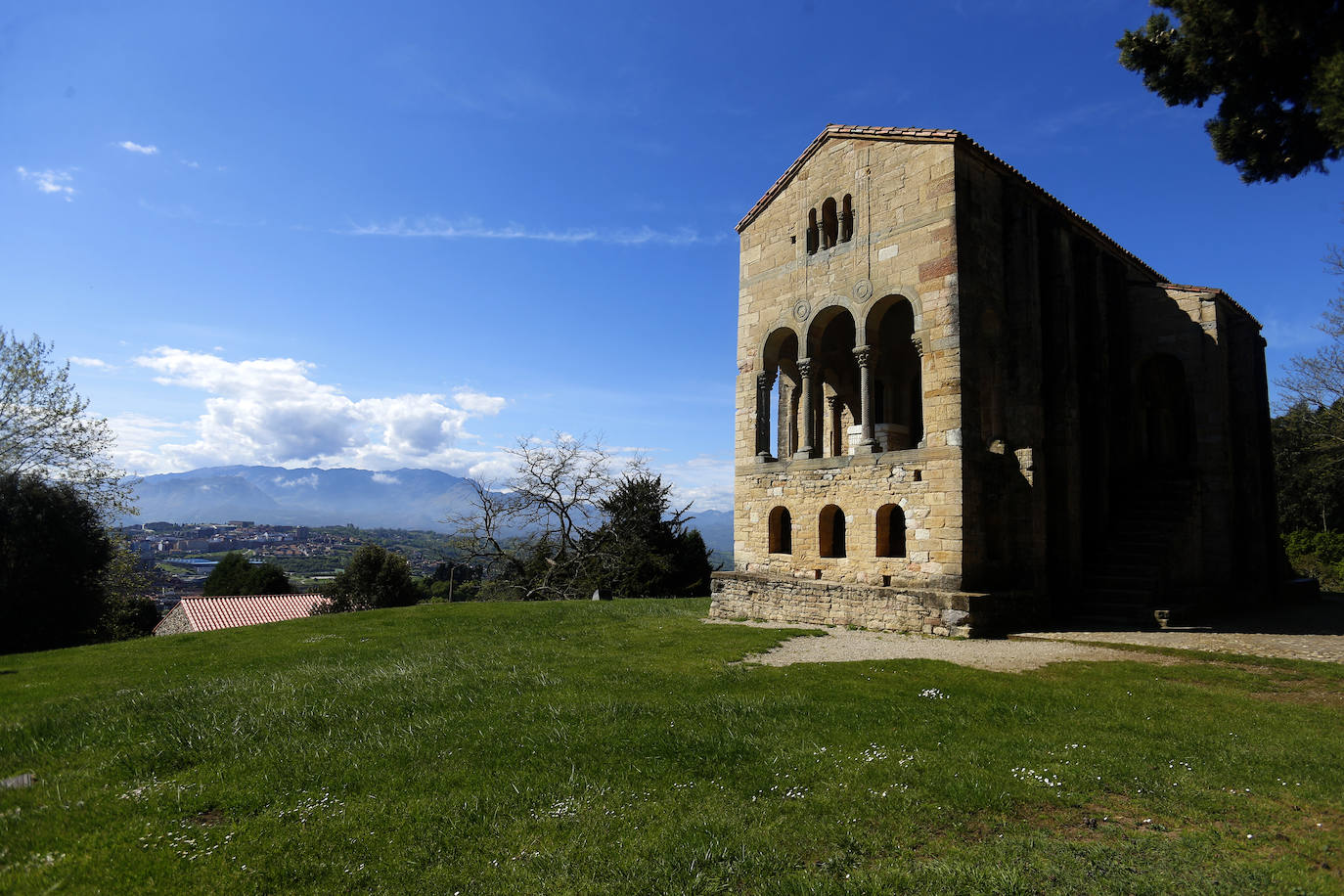 Santa María del Naranco.