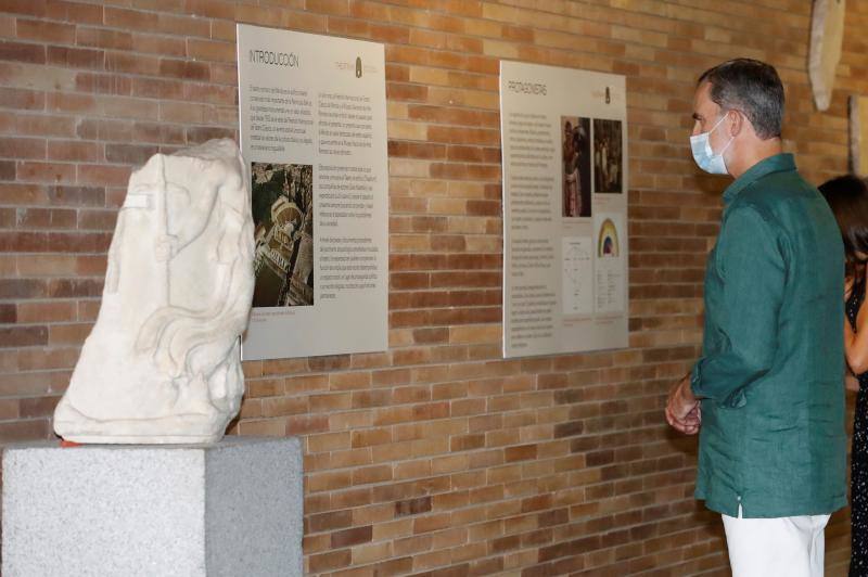 Don Felipe y doña Letizia iniciaron en Canarias su gira por todo el país tras el confinamiento. Los Reyes visitarán todas las comunidades autónomas de España con el objetivo de apoyar al turismo después de la pandemia. 