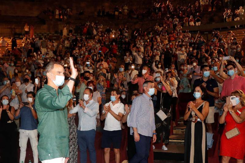 Don Felipe y doña Letizia iniciaron en Canarias su gira por todo el país tras el confinamiento. Los Reyes visitarán todas las comunidades autónomas de España con el objetivo de apoyar al turismo después de la pandemia. 