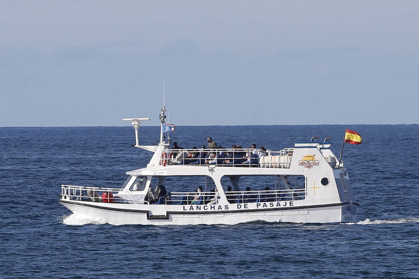 Asturias abarrota playas, ríos, parques, merenderos y terrazas para disfrutar de un fin de semana veraniego.