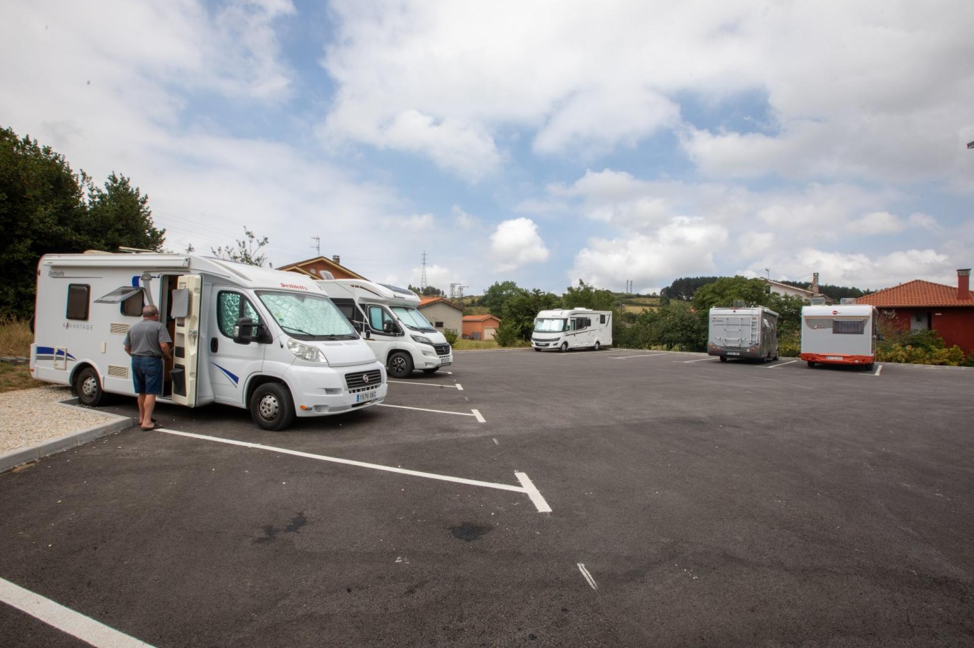 Trasona. Recién inaugurado, el área de estacionamiento de Overo es el más frecuentado por los turistas. 