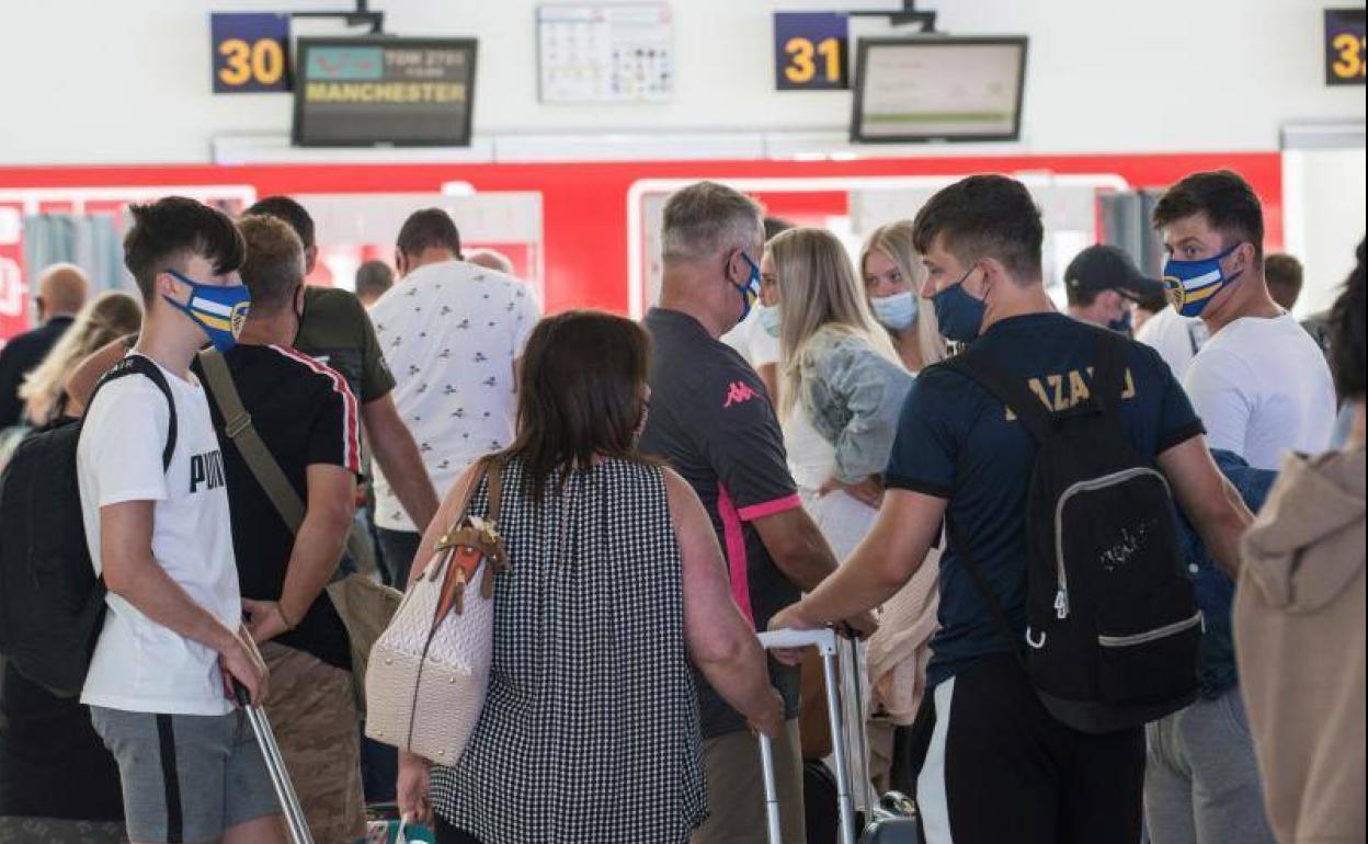 El Gobierno responde a las restricciones en Reino Unido y Francia: «España es un país seguro, la situación está controlada»