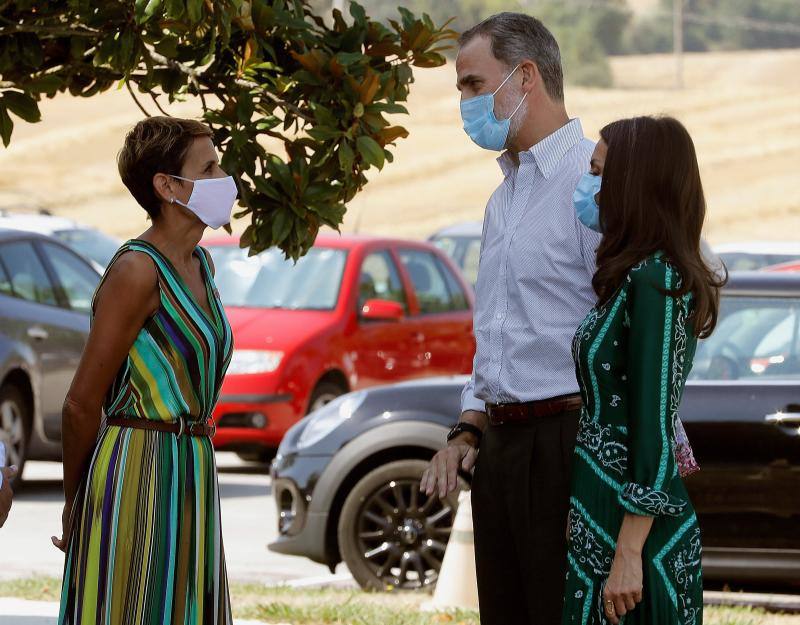 Don Felipe y doña Letizia iniciaron en Canarias su gira por todo el país tras el confinamiento. Los Reyes visitarán todas las comunidades autónomas de España con el objetivo de apoyar al turismo después de la pandemia. 