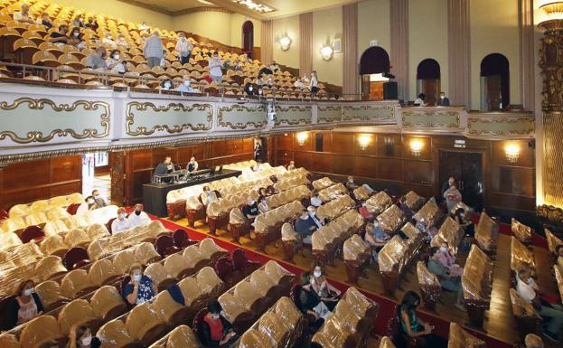 Público con separación para la OSPA en el Teatro Jovellanos