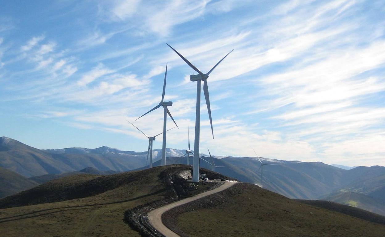 Molinos de viento del parque eólico de El Candal.