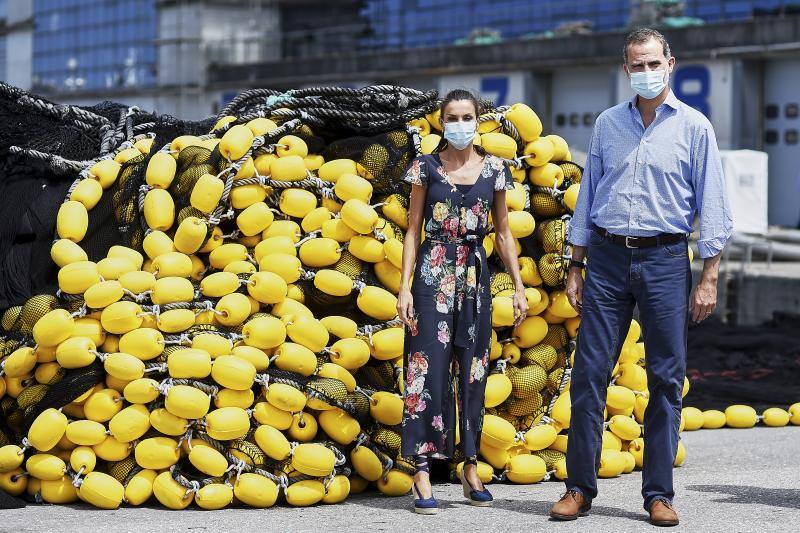 Don Felipe y doña Letizia iniciaron en Canarias su gira por todo el país tras el confinamiento. Los Reyes visitarán todas las comunidades autónomas de España con el objetivo de apoyar al turismo después de la pandemia. 