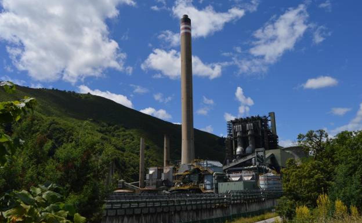 La central térmica del Narcea, en Soto de la Barca. 