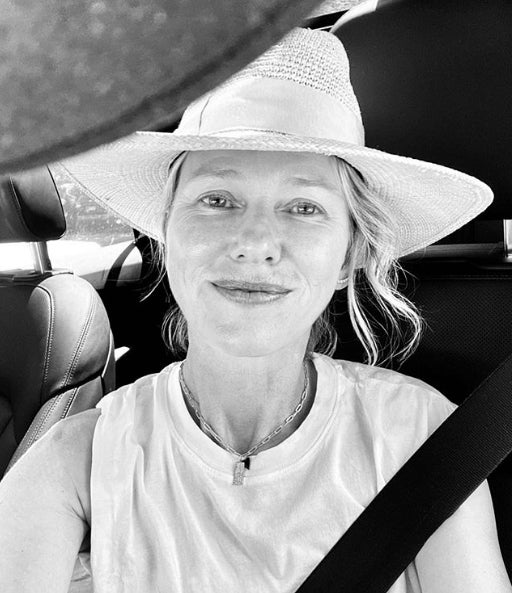 Naomi Watts | Un elevado número de mujeres famosas de todos los países se han sumado al reto #WomenSupportingwomen, una iniciativa que comenzó en Estados Unidos con el que las mujeres buscan el apoyo y el aliento de sus congéneres. Este movimiento comenzó tras el discurso feminista que pronunció en el Congreso de EE UU la política Alexandria Ocasio-Cortez, en el que denunciaba los insultos machistas que había recibido por parte de un legislador republicano. 