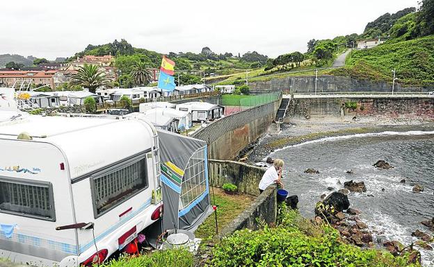 Perlora recibe este año muchos menos campistas extranjeros. p. ucha