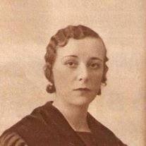 13. Alicia Salcedo (1903) fue la primera mujer que ejerció la Abogacía en el Principado. Se dedicó a esa profesión durante algo más de 20 años y en la década de los 60 fundó el colegio español de enseñanza media mixto Diego de Losada en Caracas, Venezuela. En 2016 —13 años después de su muerte— el Colegio de Abogados de Asturias decidió homenajear a esta pionera poniéndole su nombre a su Premio anual de Igualdad.
