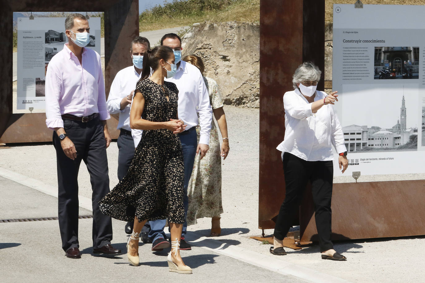 Don Felipe y doña Letizia iniciaron en Canarias su gira por todo el país tras el confinamiento. Los Reyes han visitado todas las comunidades autónomas de España con el objetivo de apoyar al turismo después de la pandemia. El último viaje que realizaron Sus Majestades fue a Asturias, donde visitaron Gijón, las instalaciones de Cogersa y el Museo y Circuito de Fernando Alonso. 