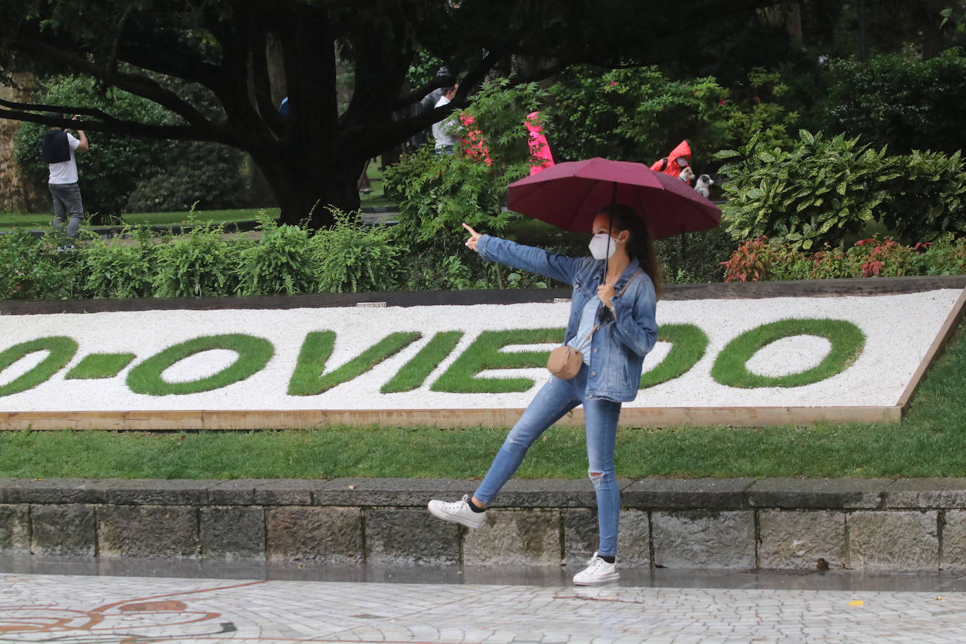 La región, que comienza el cambio de quincena con cielos nubosos, ha visto, no obstante, con sus puntos más turísticos se llenaban de visitantes. 
