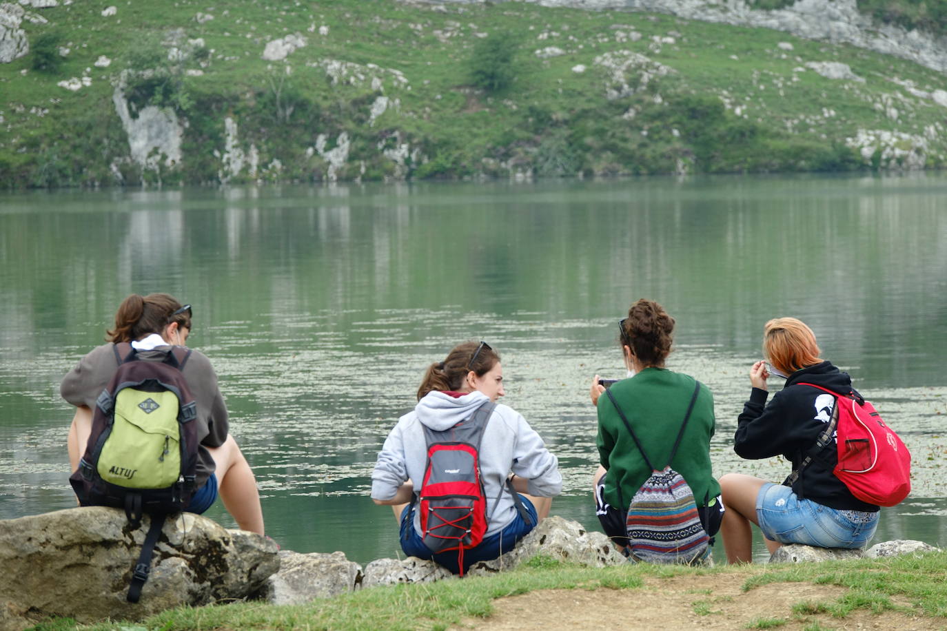 La región, que comienza el cambio de quincena con cielos nubosos, ha visto, no obstante, con sus puntos más turísticos se llenaban de visitantes. 