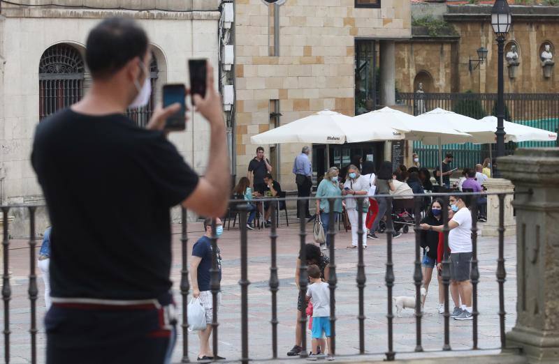 La región, que comienza el cambio de quincena con cielos nubosos, ha visto, no obstante, con sus puntos más turísticos se llenaban de visitantes. 