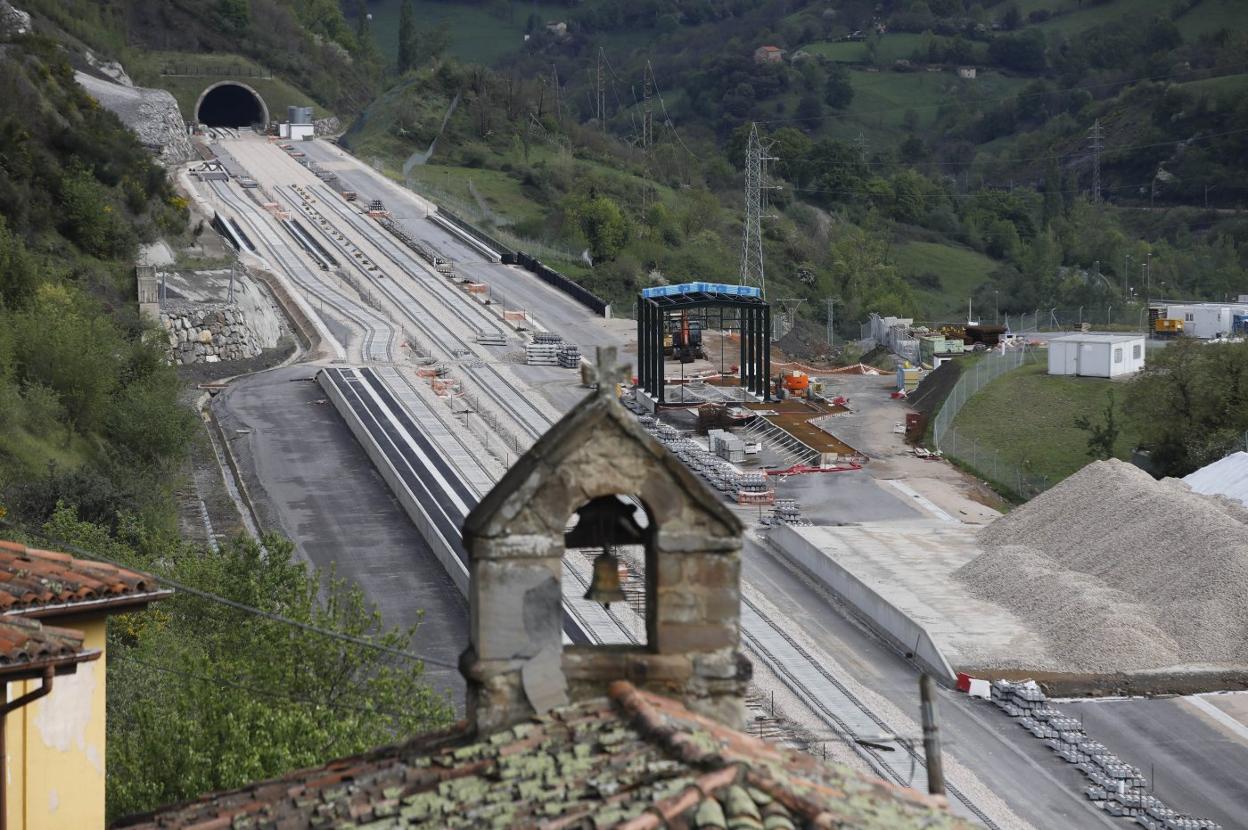 Obras de la variante de Pajares, en Lena. 