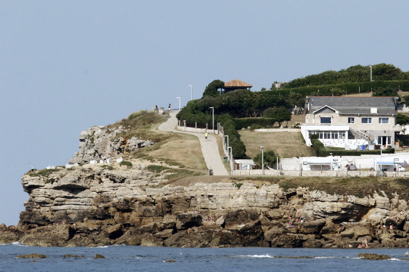 Las lanchas de pasaje de Canteli navegan todos los días por la bahía mostrando la ciudad a las personas que buscan una perspectiva diferente