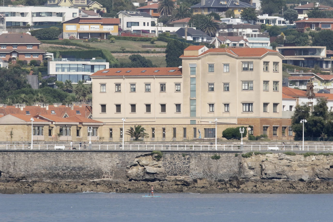 Las lanchas de pasaje de Canteli navegan todos los días por la bahía mostrando la ciudad a las personas que buscan una perspectiva diferente