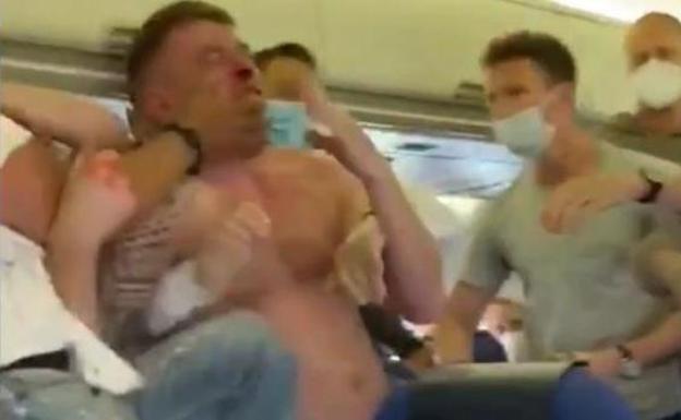 Implicados en la pelea desatada en el vuelo a Ibiza. 