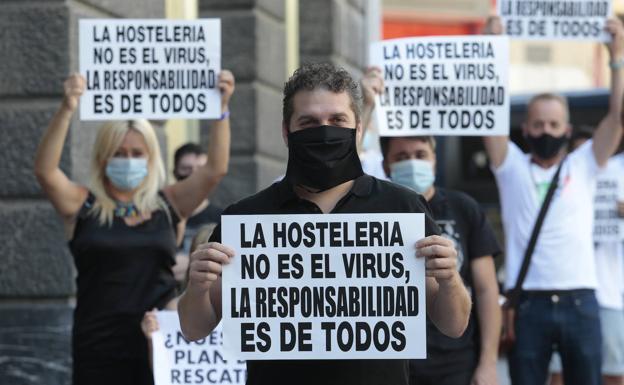 Imagen. Los hosteleros de Asturias protestan contra el límite horari