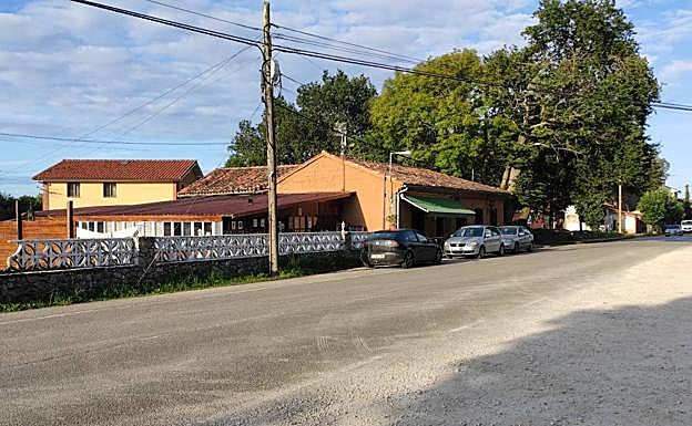 Cierran dos establecimientos hosteleros en Llanes tras el positivo por COVID-19 de un camarero