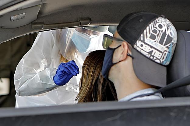 Coronavirus en Asturias | Salud recibe más de 4.000 peticiones de pruebas por el brote de Gijón y amplía la búsqueda a León