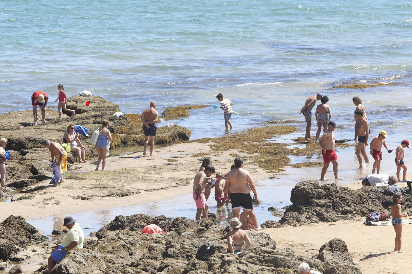 Las playas se convierten en el destino perfecto para atajar el calor