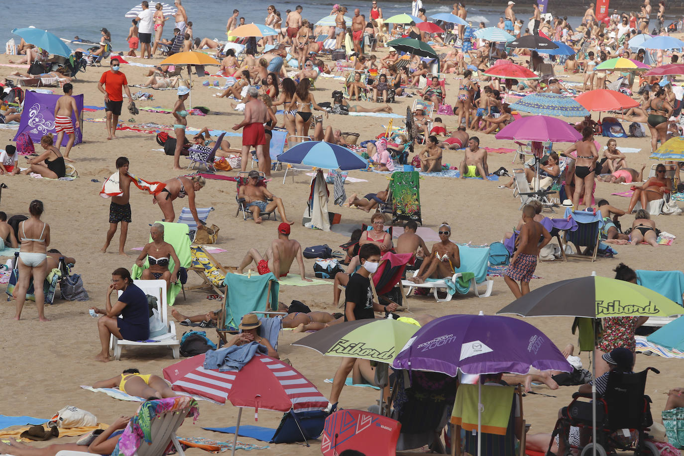 Las playas se convierten en el destino perfecto para atajar el calor