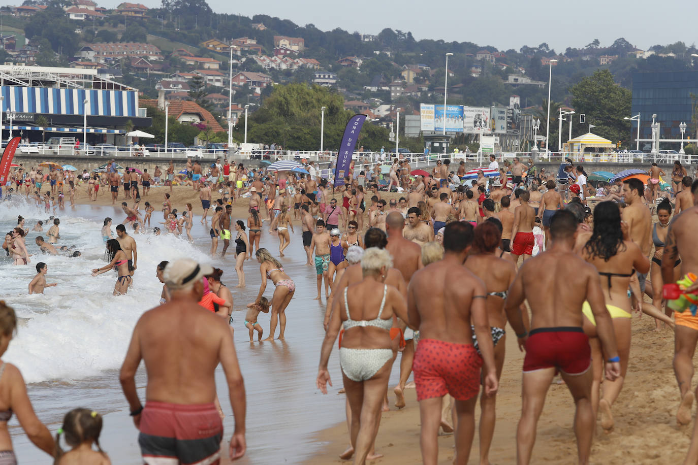 Las playas se convierten en el destino perfecto para atajar el calor