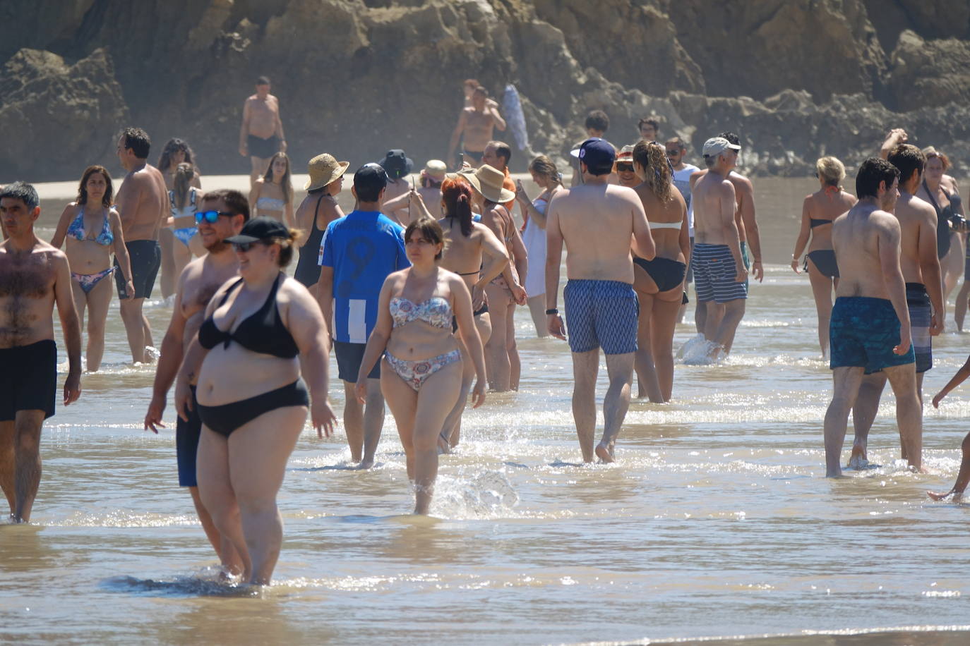 Las playas se convierten en el destino perfecto para atajar el calor