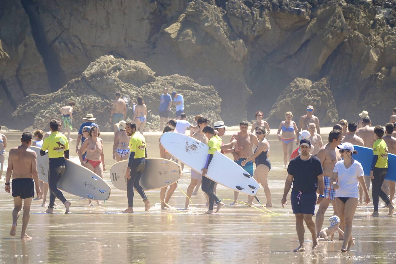 Las playas se convierten en el destino perfecto para atajar el calor