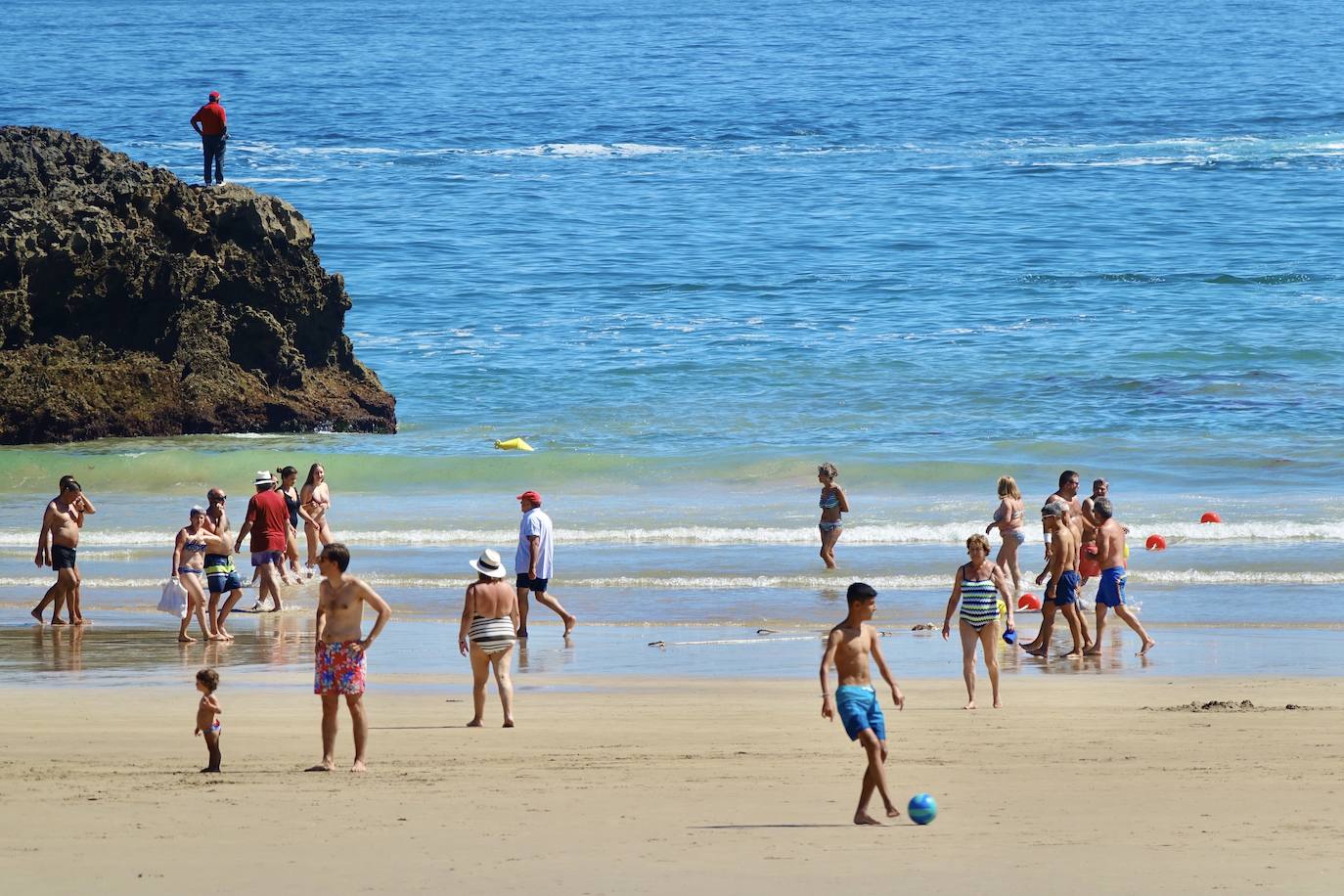 Las playas se convierten en el destino perfecto para atajar el calor