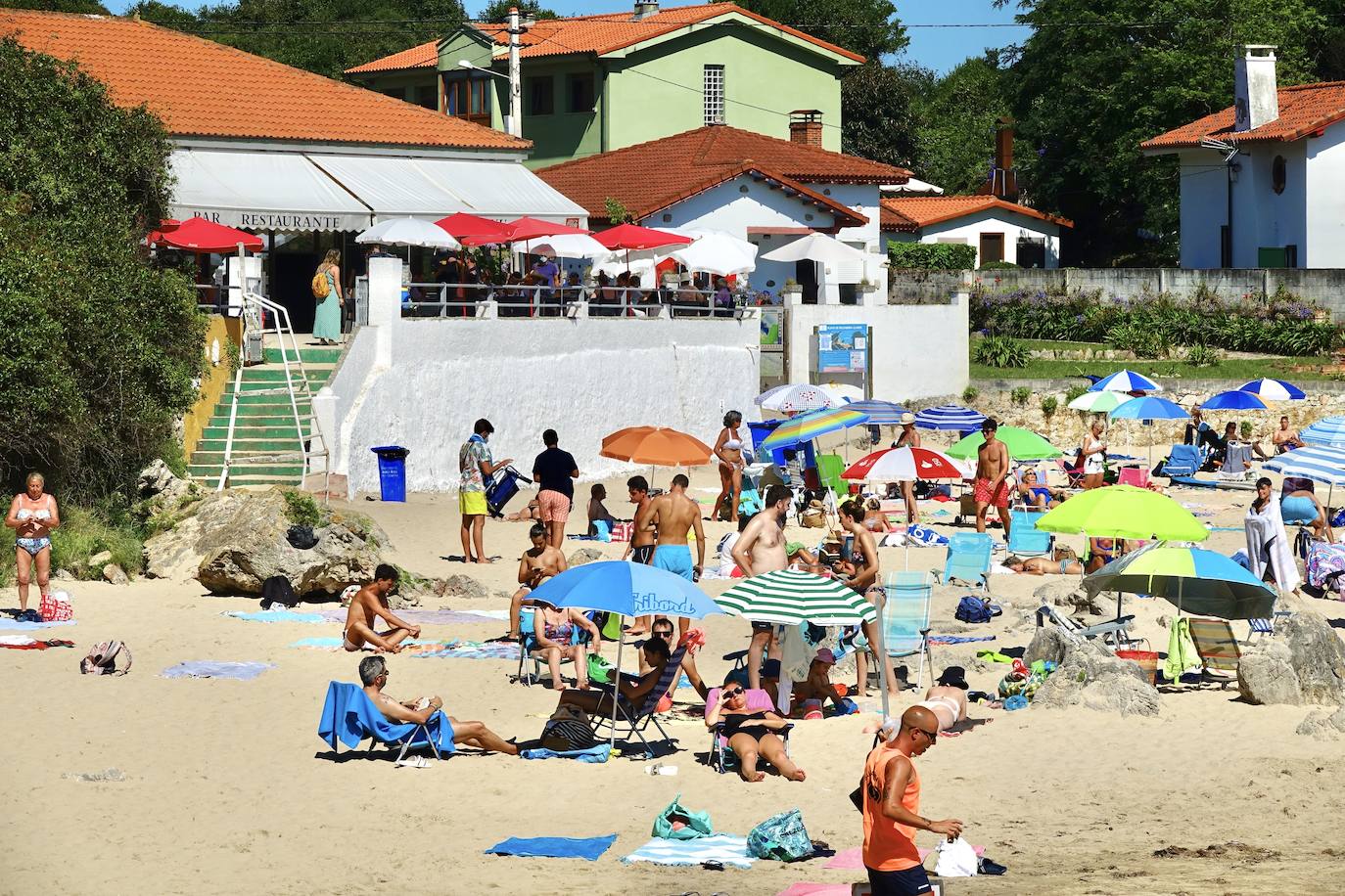 Las playas se convierten en el destino perfecto para atajar el calor