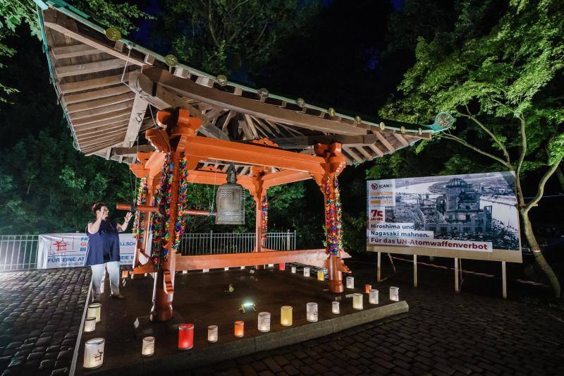 En 1945, Estados Unidos arrojó dos bombas nucleares sobre las ciudades de Hiroshima y Nagasaki los días 6 y 9 de agosto, respectivamente, matando a más de 200.000 personas. Los eventos de conmemoración anual del 75 aniversario han estado marcados por la pandemia de coronavirus