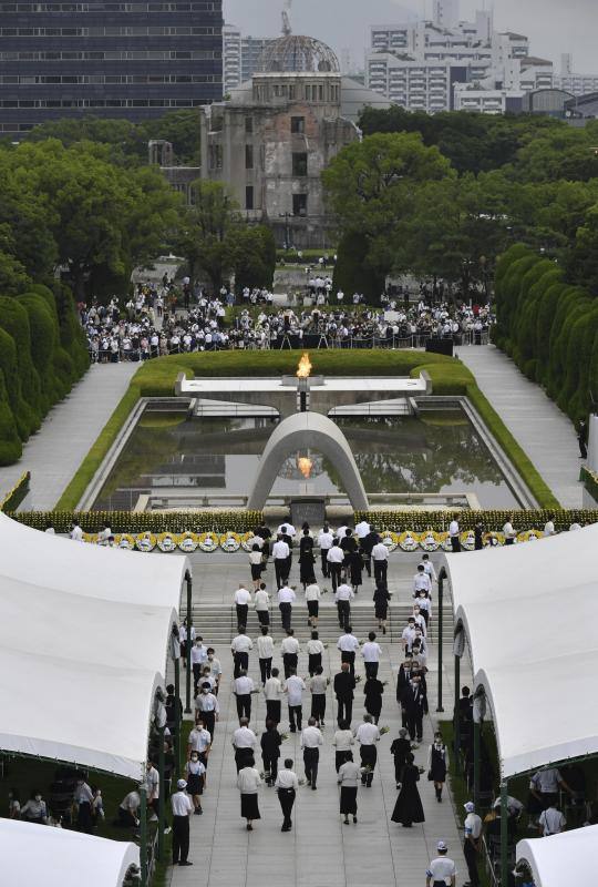 En 1945, Estados Unidos arrojó dos bombas nucleares sobre las ciudades de Hiroshima y Nagasaki los días 6 y 9 de agosto, respectivamente, matando a más de 200.000 personas. Los eventos de conmemoración anual del 75 aniversario han estado marcados por la pandemia de coronavirus