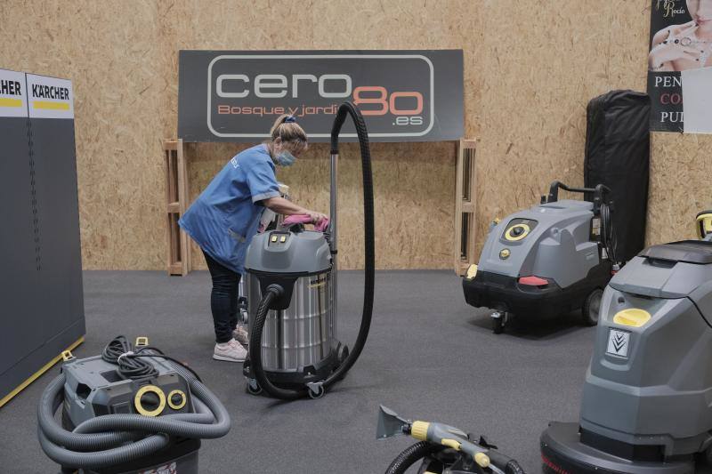 El recinto ferial Luis Adaro, en Gijón, acoge el Salón del Hogar entre el 7 y el 11 de agosto, cinco días en los que los visitantes podrán aprovechar las ofertas en mobiliario, colchones, decoración, productos de jardinería y piscina de los 37 expositores que ocupan 72 estands. 