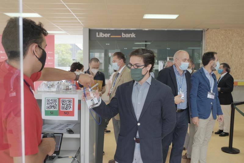 El recinto ferial Luis Adaro, en Gijón, acoge el Salón del Hogar entre el 7 y el 11 de agosto, cinco días en los que los visitantes podrán aprovechar las ofertas en mobiliario, colchones, decoración, productos de jardinería y piscina de los 37 expositores que ocupan 72 estands. 