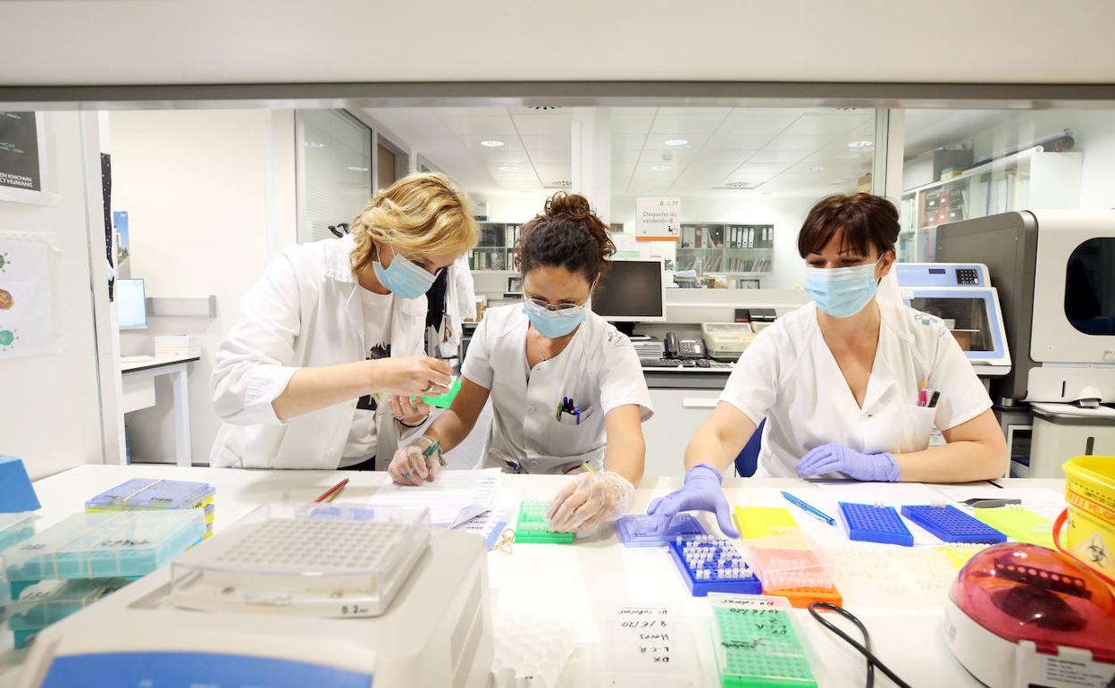 Laboratorio de microbiología del HUCA.