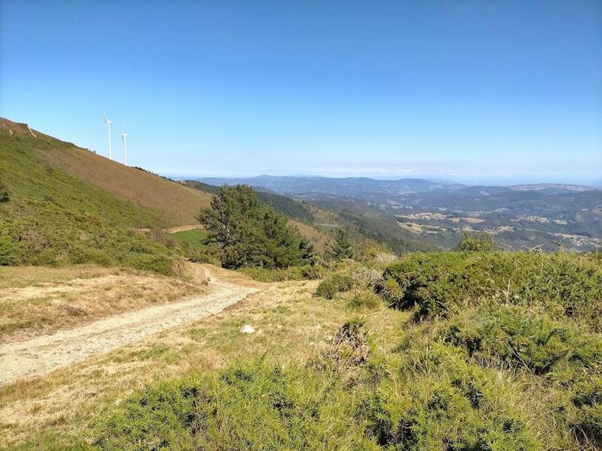 Fotos: Ruta de las Brañas Vaqueiras de Cudillero por el Parque Eólico Pumar