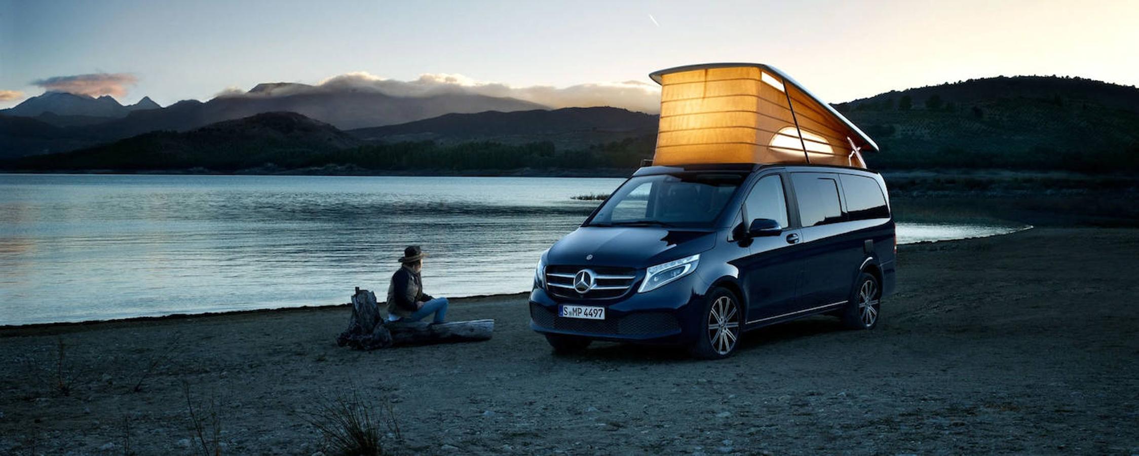 Mercedes-Benz Marco Polo: Es la competencia directa del California y su distribución es muy similar. Cuenta con cocina integrada, prácticos armarios y compartimentos, techo elevable, mesita plegable...¿La diferencia? Acabados más sofisticados y Wesfalka se hace cargo de su mobiliario. Su precio ronda los 67.844 euros.