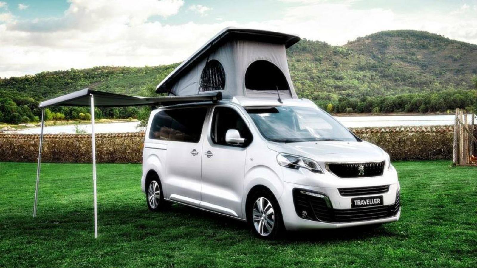 Peugeot Traveller by Tinkervan: Peugeot ha recurrido a uno de los mejores preparadores españoles de vehículos habitables para crear productos a medida como este. Esta en concreto, es una de las furgonetas medias camperizado más versátiles con diferentes niveles de personalización a la carta. Cuenta con techo plegable y con un interior en el que se ha procurado maximizar todo lo posible con cama plegable, nevera de 40 litros, cocina desmontable de gas y depósito de agua con ducha exterior... Siendo todos los módulos extraíbles . Los precios de camperización van desde los 2.500 a los 15.000 con el techo elevable.