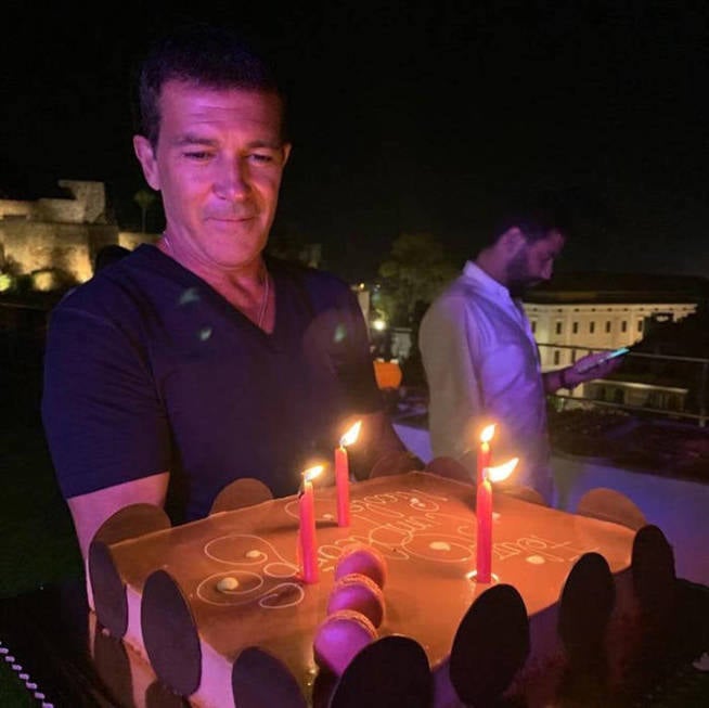 Actor, director, productor y empresario, Antonio Banderas cumple 60 años rodeado de sus seres queridos y con celebración en su Málaga natal, inmerso, como siempre, en mil proyectos laborales que son su seña de identidad