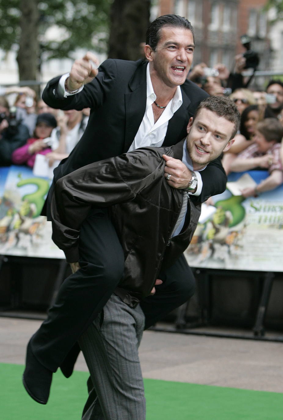 Actor, director, productor y empresario, Antonio Banderas cumple 60 años rodeado de sus seres queridos y con celebración en su Málaga natal, inmerso, como siempre, en mil proyectos laborales que son su seña de identidad