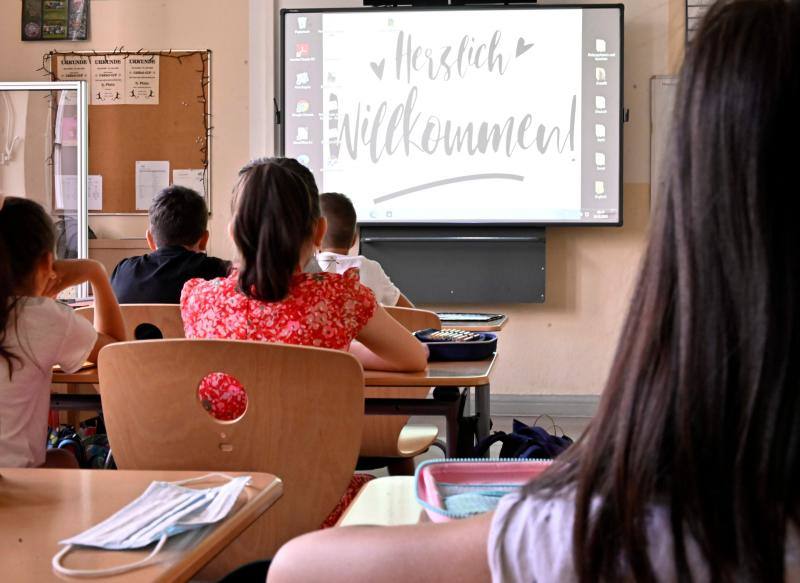 Los geles y las mascarillas se incorporan a las aulas la capital alemana. 