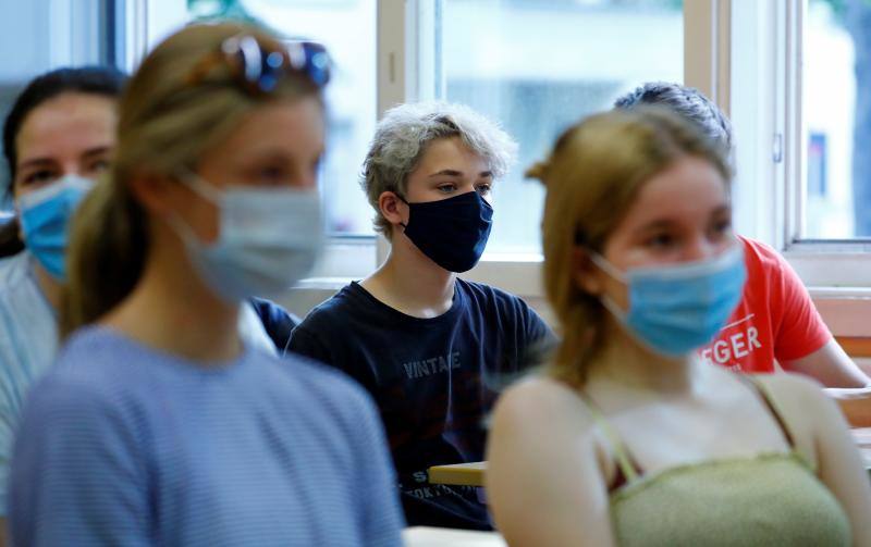 Los geles y las mascarillas se incorporan a las aulas la capital alemana. 