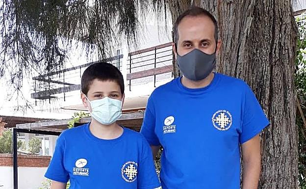 Imagen principal - Diego Vergara y su entrenador Aitor Alonso, Aitor Siscar y Iván Patón. 