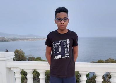 Imagen secundaria 1 - Diego Vergara y su entrenador Aitor Alonso, Aitor Siscar y Iván Patón. 