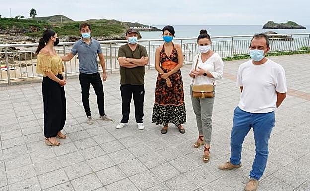 Representantes de IU y Podemos durante la presentación de la iniciativa parlamentaria para la extracción sostenible de ocle.