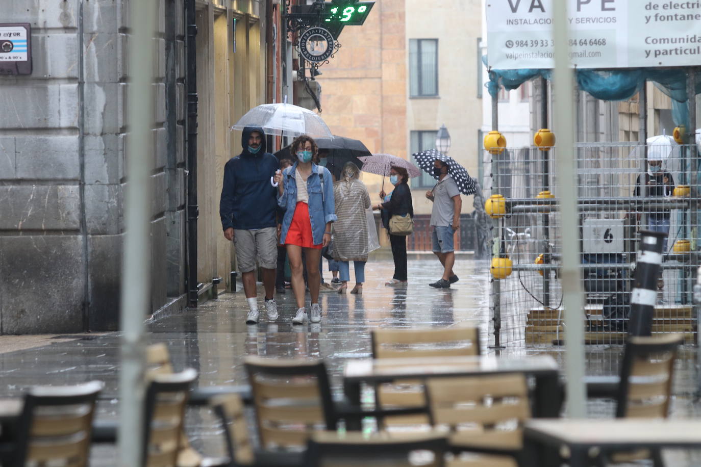 La región, que se encuentra en alerta naranja por una gota fría, se vio sorprendida por las fuertes precipitaciones.